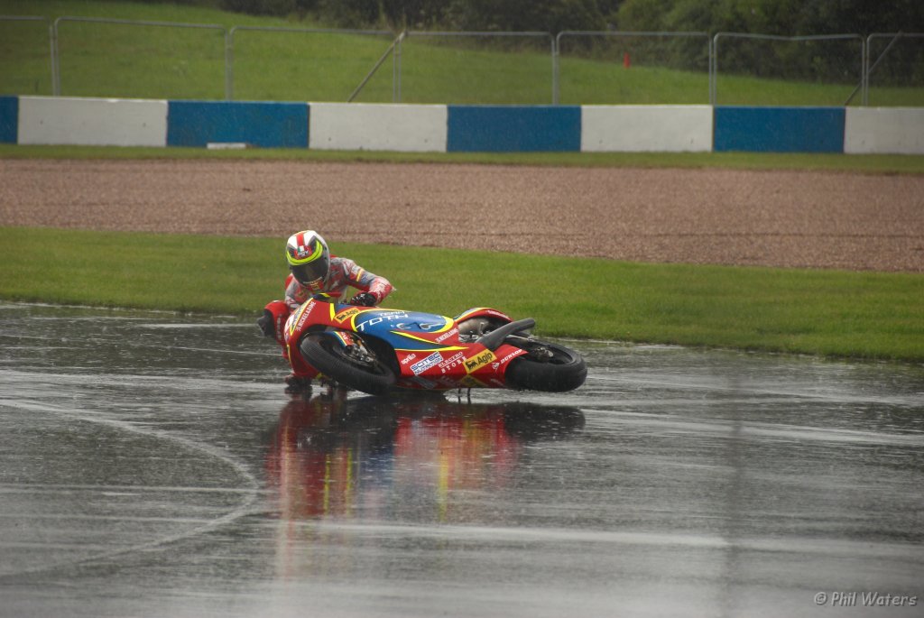 MotoGP_Donnington_24-6-07 043.jpg - Now - these must be light....